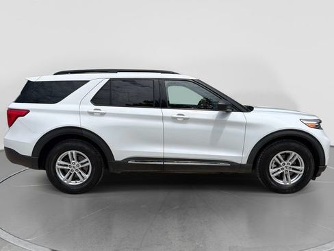 Used 2020 Ford Explorer XLT w/ Equipment Group 202A AWD/4WD image 2