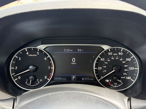 Used 2025 Nissan Altima 2.5 SV FWD image 41