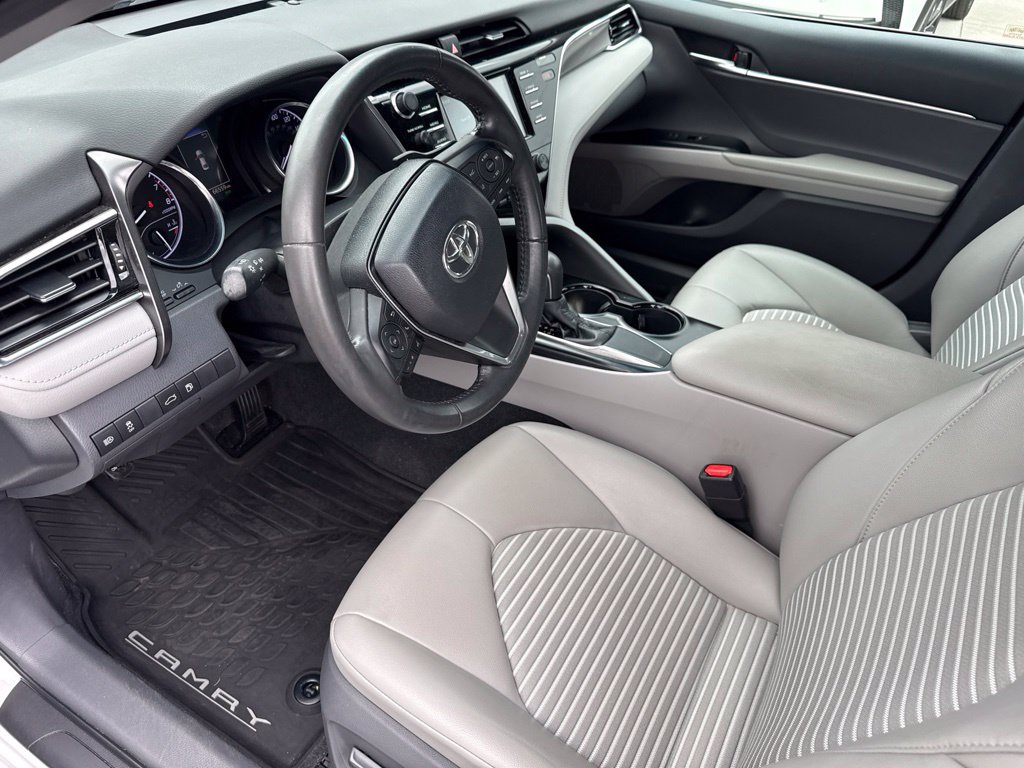 Used 2018 Toyota Camry SE w/ Convenience Package FWD image 11