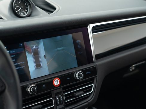 Certified 2025 Porsche Macan AWD/4WD image 25