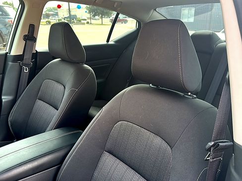 Used 2024 Nissan Altima 2.5 SV w/ SV Premium Package FWD image 7