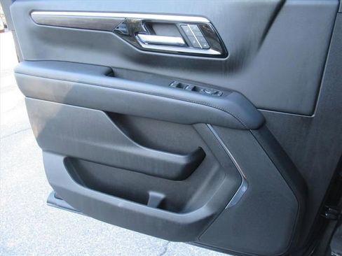 Used 2025 Chevrolet Tahoe Z71 AWD/4WD image 18