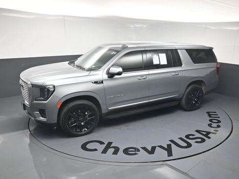 Used 2024 GMC Yukon XL Denali w/ Advanced Technology Package AWD/4WD image 30