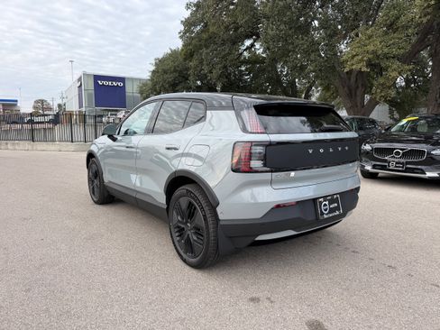 New 2026 Volvo EX30 Cross Country Ultra image 4
