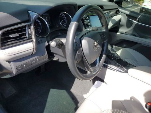 Used 2020 Toyota Camry SE FWD image 16