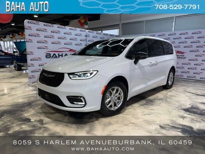 Used 2025 Chrysler Pacifica Select