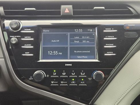 Used 2020 Toyota Camry LE image 20