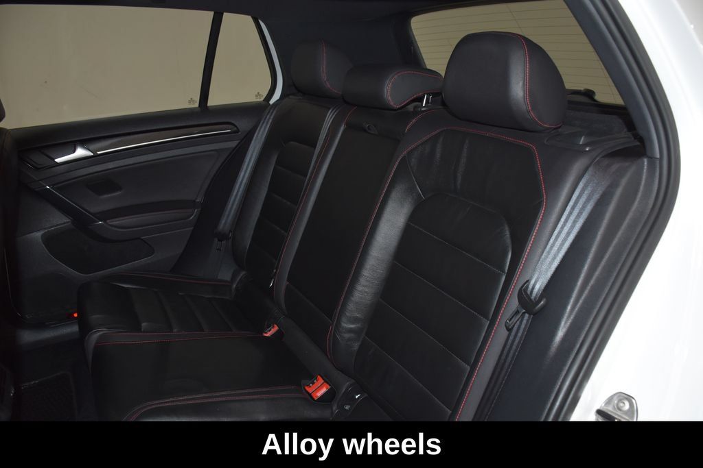 Used 2015 Volkswagen GTI SE FWD image 29