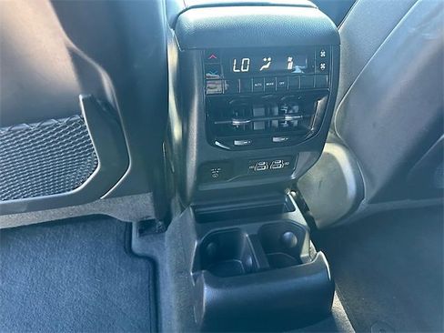 Used 2023 Jeep Grand Cherokee L Laredo image 19
