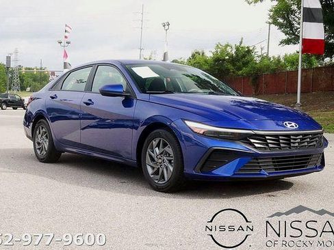 Used 2024 Hyundai Elantra SEL FWD image 1