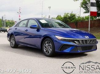 Used 2024 Hyundai Elantra SEL FWD video 1