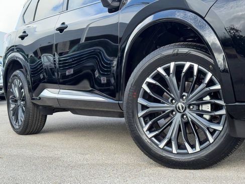 Used 2026 Nissan Rogue Platinum AWD/4WD image 2