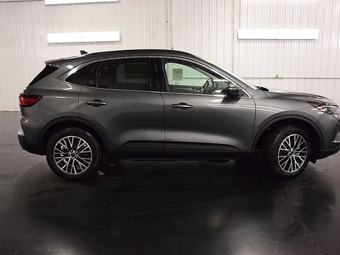 New 2025 Ford Escape SE w/ PHEV Premium Package image 8