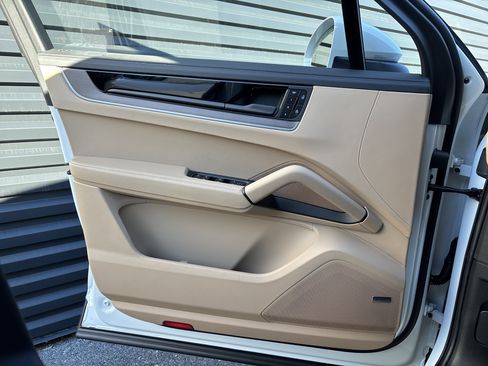 New 2026 Porsche Cayenne E-Hybrid image 14