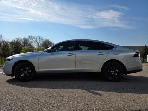 Used 2024 Honda Accord EX image 23