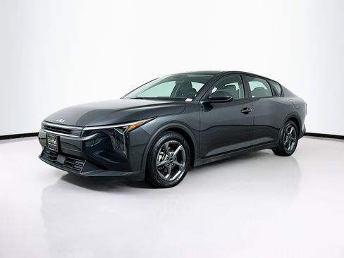 Used 2025 Kia K4 LXS image 3