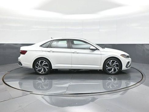 Used 2025 Volkswagen Jetta SEL FWD image 8