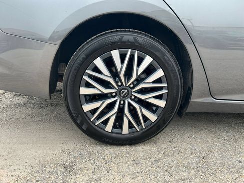 Used 2025 Nissan Altima 2.5 SV FWD image 24