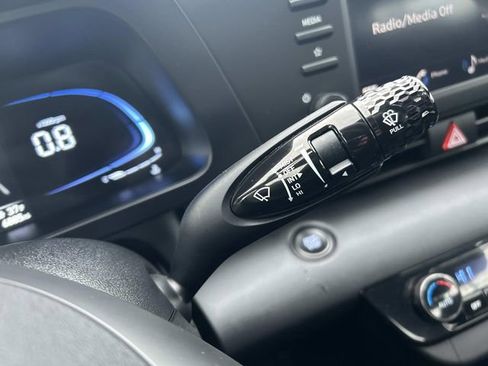 Certified 2025 Hyundai Elantra Sport image 25