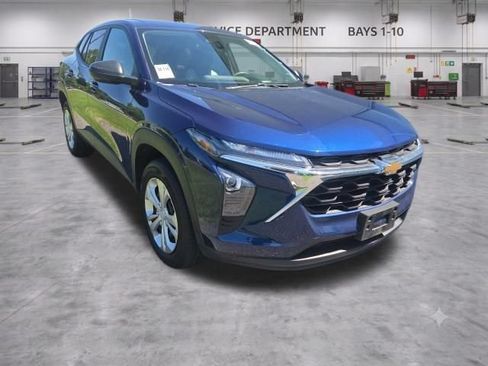 Used 2024 Chevrolet Trax LS FWD image 4