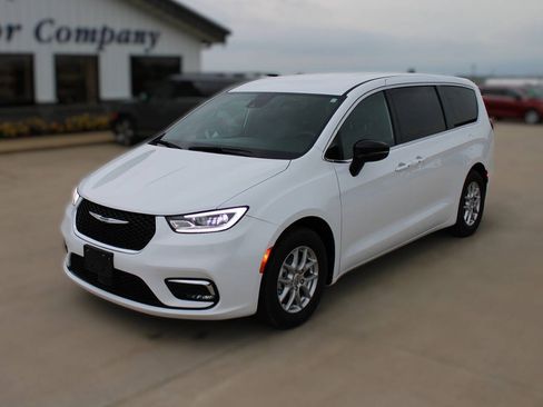 Used 2025 Chrysler Pacifica Select FWD image 1