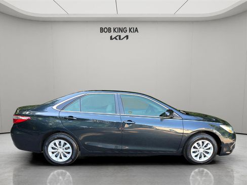 Used 2015 Toyota Camry LE FWD image 6