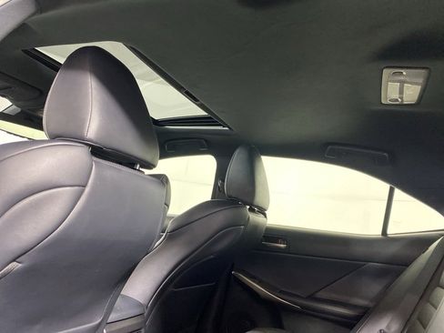 Used 2017 Lexus IS 300 AWD image 14