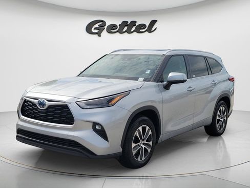Used 2022 Toyota Highlander XLE FWD image 1