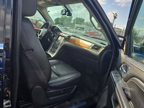 Used 2014 Cadillac Escalade Platinum image 9