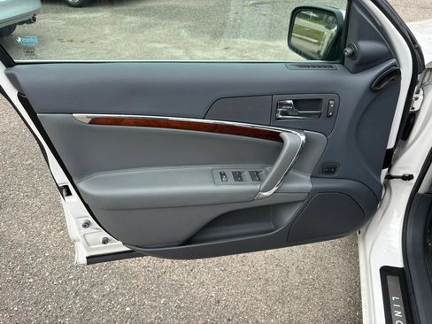Used 2010 Lincoln MKZ FWD image 8