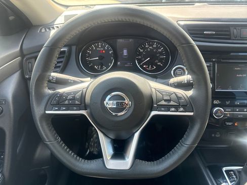 Used 2020 Nissan Rogue SV image 14