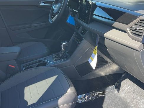 New 2025 Volkswagen Taos SE image 33