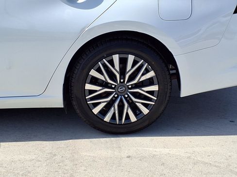 Used 2025 Nissan Altima 2.5 SV FWD image 8