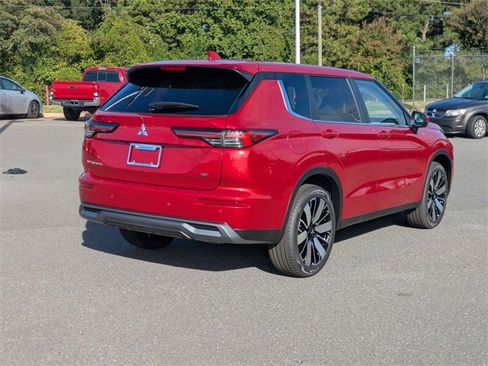 New 2025 Mitsubishi Outlander SE image 3