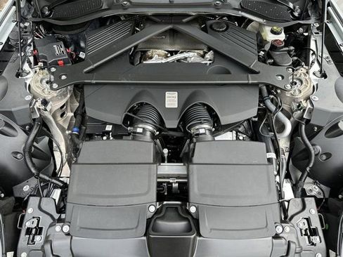 Used 2025 Aston Martin V8 Vantage Coupe image 28