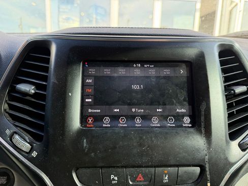Used 2021 Jeep Cherokee Latitude Plus w/ Sun & Sound Group AWD/4WD image 9