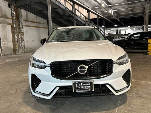 Certified 2023 Volvo XC60 B5 Ultimate w/ Climate Package image 6