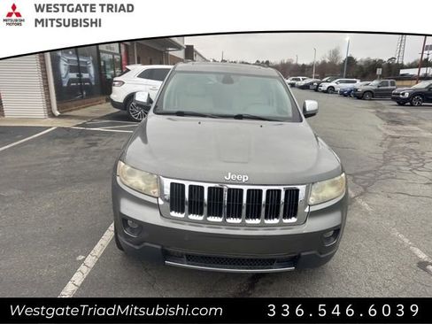 Used 2013 Jeep Grand Cherokee Limited w/ Luxury Group II image 2