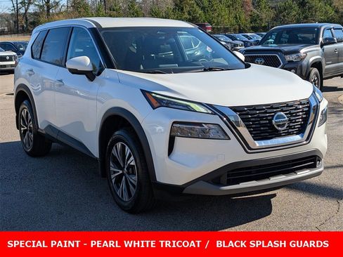 Used 2021 Nissan Rogue SV image 3