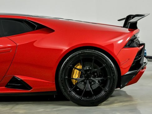 Used 2021 Lamborghini Huracan EVO image 10