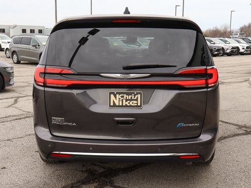 Used 2023 Chrysler Pacifica Limited image 5