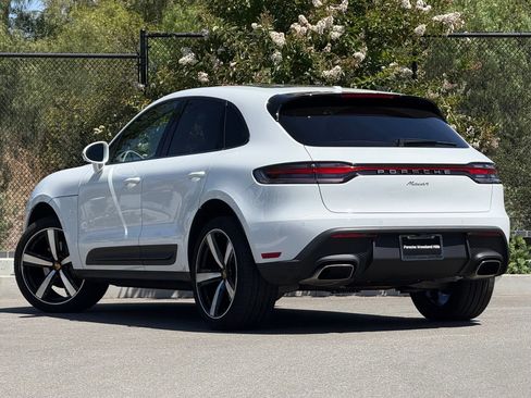 Used 2026 Porsche Macan AWD/4WD image 3