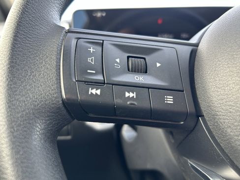 Used 2025 Nissan Kicks SV AWD/4WD image 21