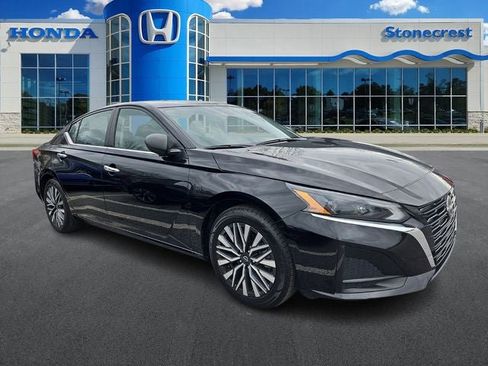 Used 2024 Nissan Altima 2.5 SV image 1