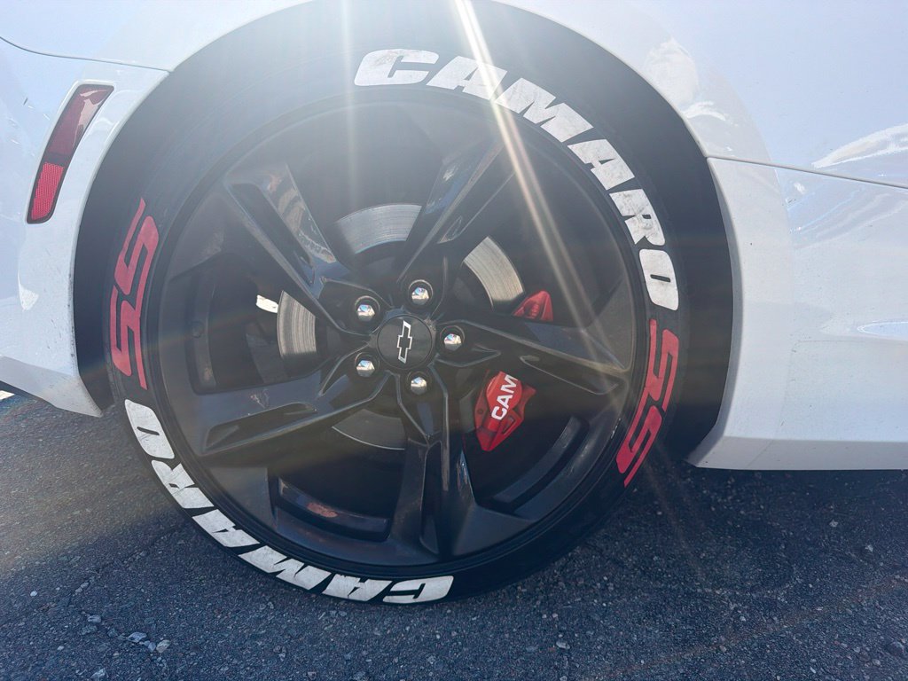 Used 2020 Chevrolet Camaro SS RWD image 4