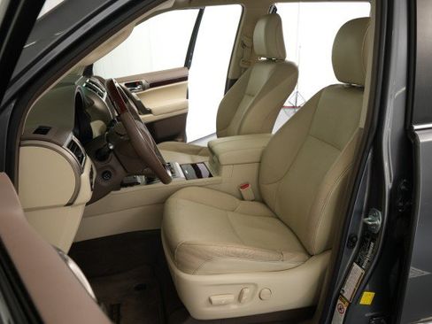 Used 2015 Lexus GX 460 w/ Premium Package AWD/4WD image 28
