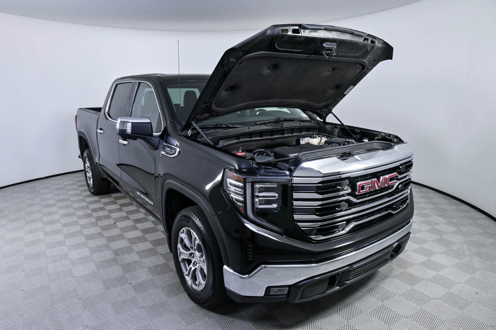 Used 2025 GMC Sierra 1500 SLT RWD image 30