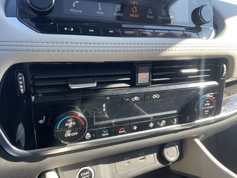 Used 2023 Nissan Rogue SL w/ SL Premium Package image 18