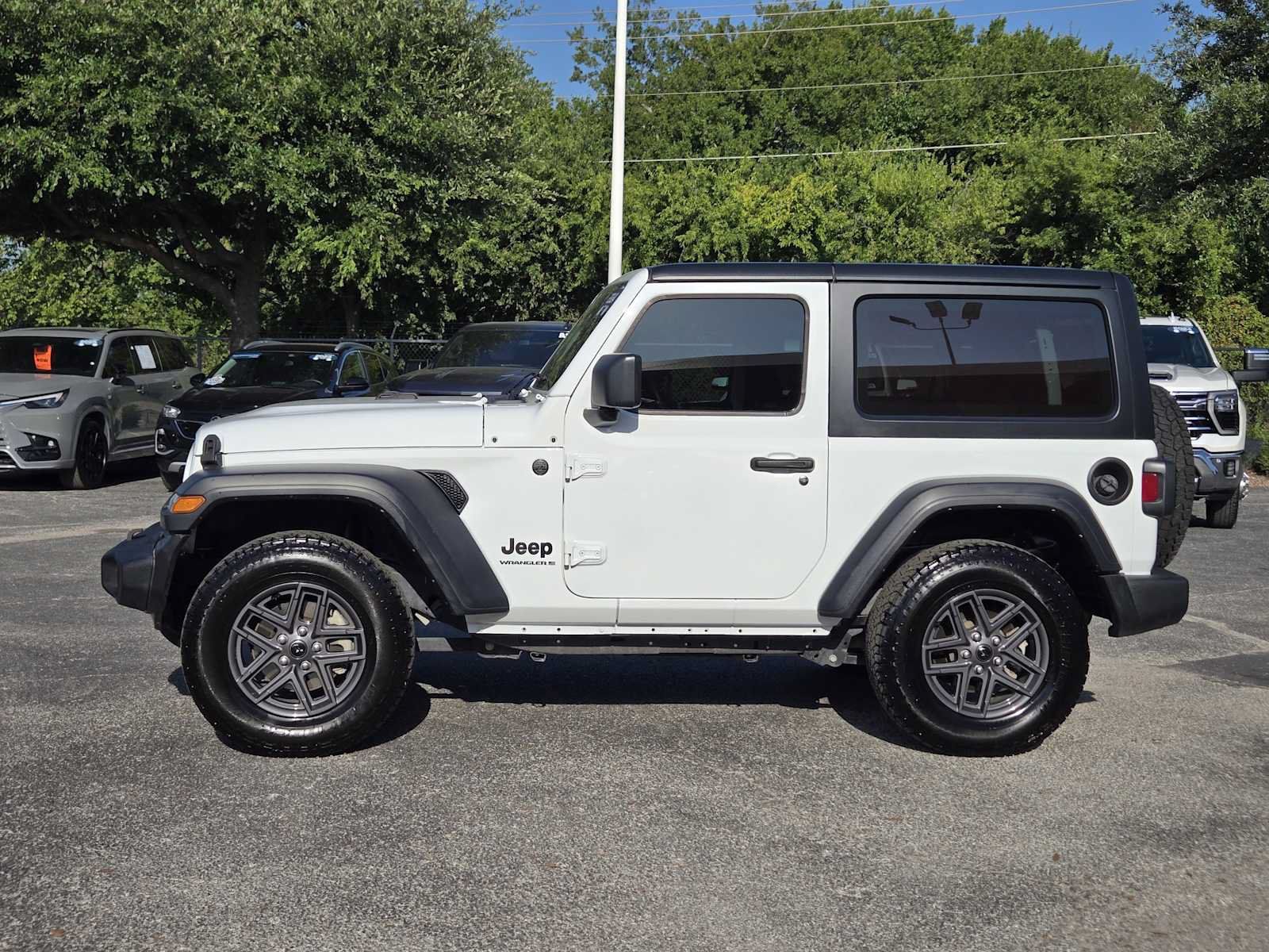 Used 2024 Jeep Wrangler Sport AWD/4WD image 5