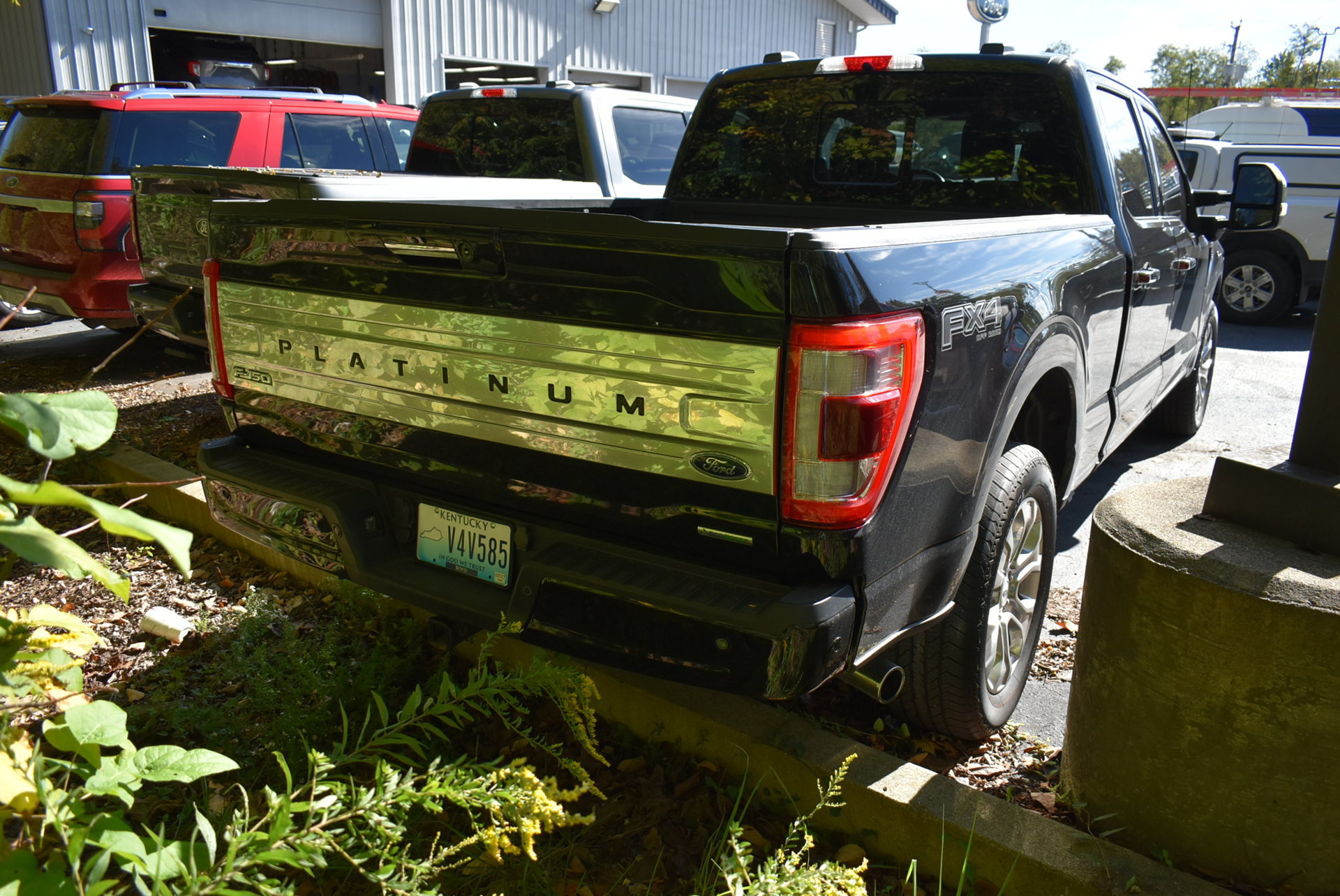 Used 2023 Ford F150 Platinum w/ FX4 Off-Road Package AWD/4WD image 4